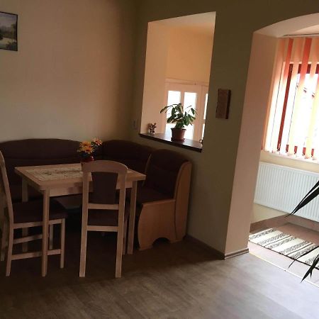 Bicsak Apartman Apartment Joseni Exterior photo